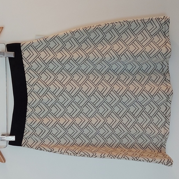 NWT Gilli Shelly Printed A Line Skirt Black and White Size Small - Picture 1 of 6